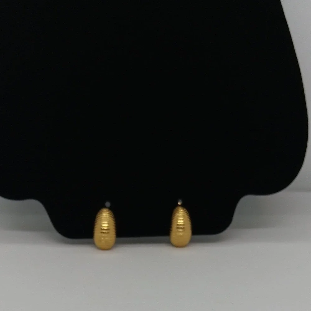 Monet Vintage Gold Tone Grooved Ribbed Round Clip On Earrings #14